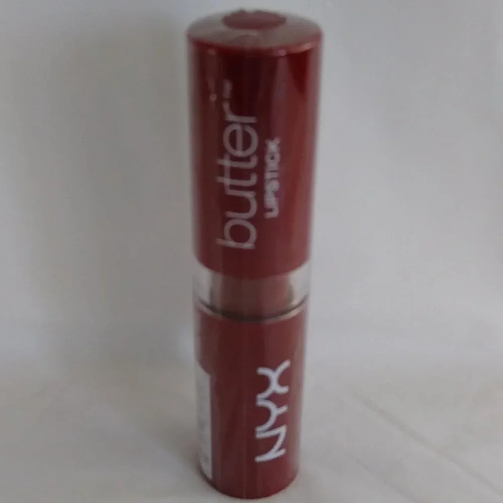 NYX LIPSTICK AFTERNOON HEAT Color Red.